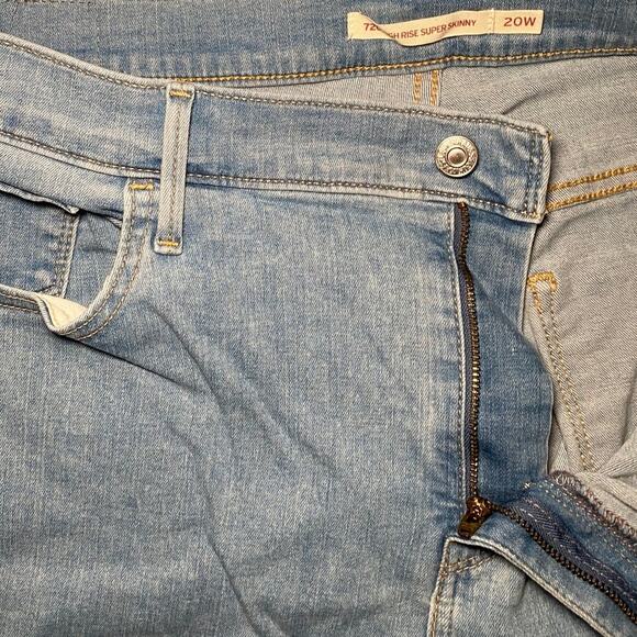 Levi's 720 Light Washed - High Rise Super Skinny Jeans - Picture 9 of 12